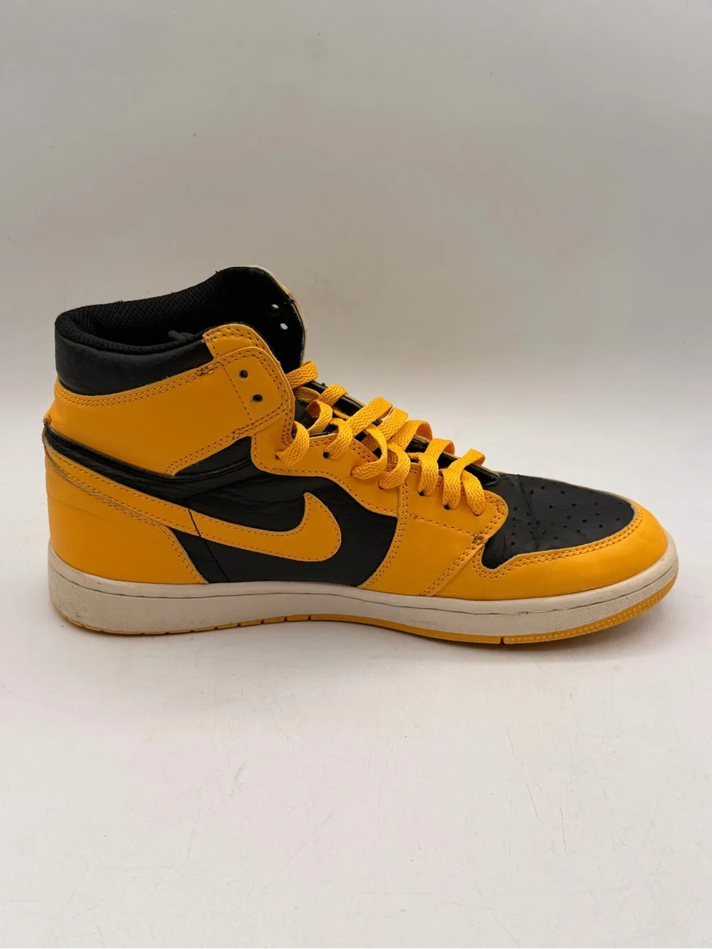 AIR JORDAN 1 RETRO HIGH OG POLLEN BLACK YELLOW MEN’S SIZE 9.5 555088-701